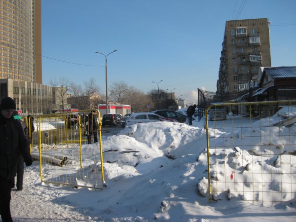 Лужков, уходя, сказал Собянину, что под одним из московских тротуаров зарыт клад (с) Лужков, уходя, сказал Собянину, что под одним из московских тротуаров зарыт клад (с)
